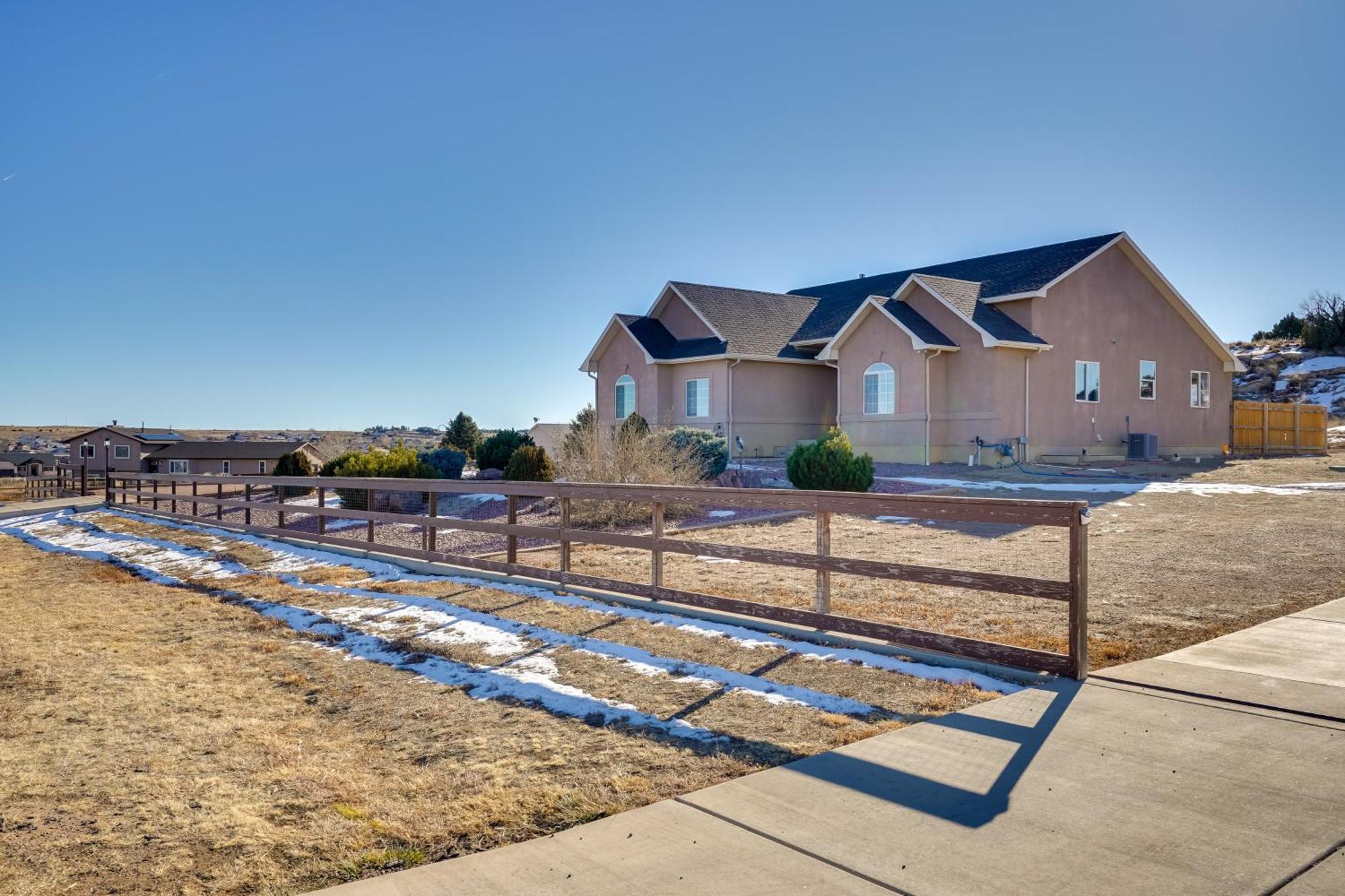 Pueblo Five Star Pikes Peak View Home With Hot Tub Pueblo West Exterior photo