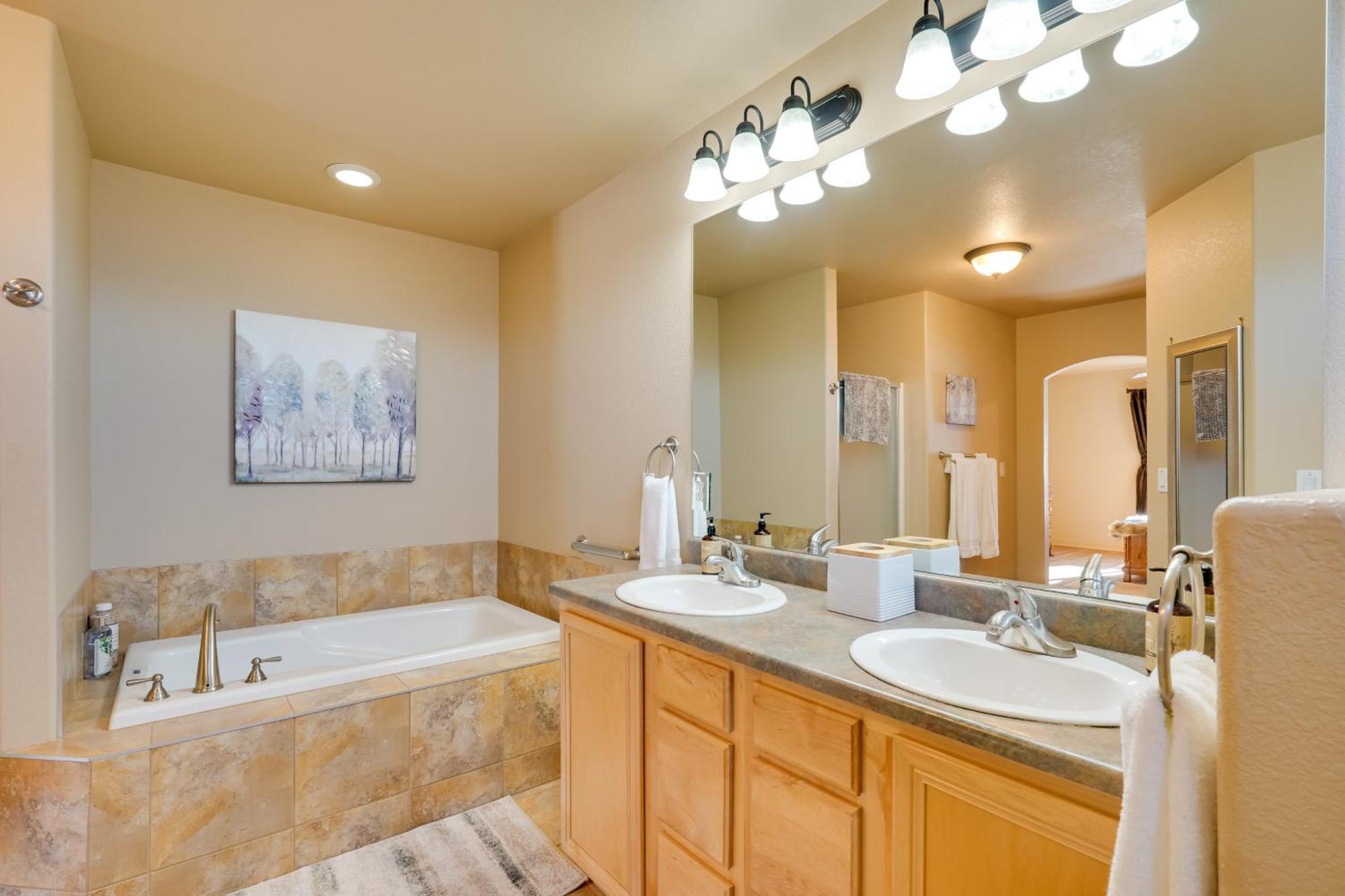 Pueblo Five Star Pikes Peak View Home With Hot Tub Pueblo West Exterior photo